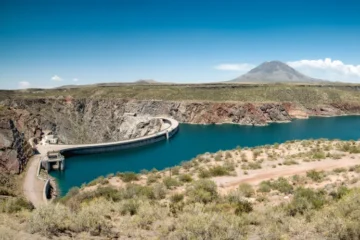 El gigante de hormigón que sueña solo en la Pampa Amarilla